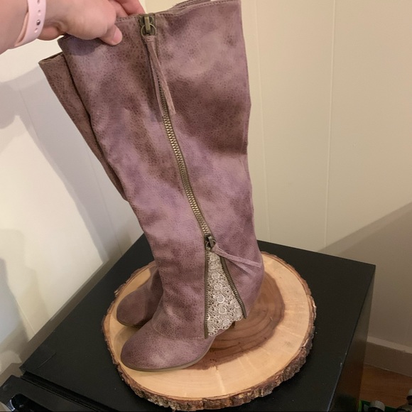 Knee high size 8 heeled boots 👢 - Picture 2 of 6